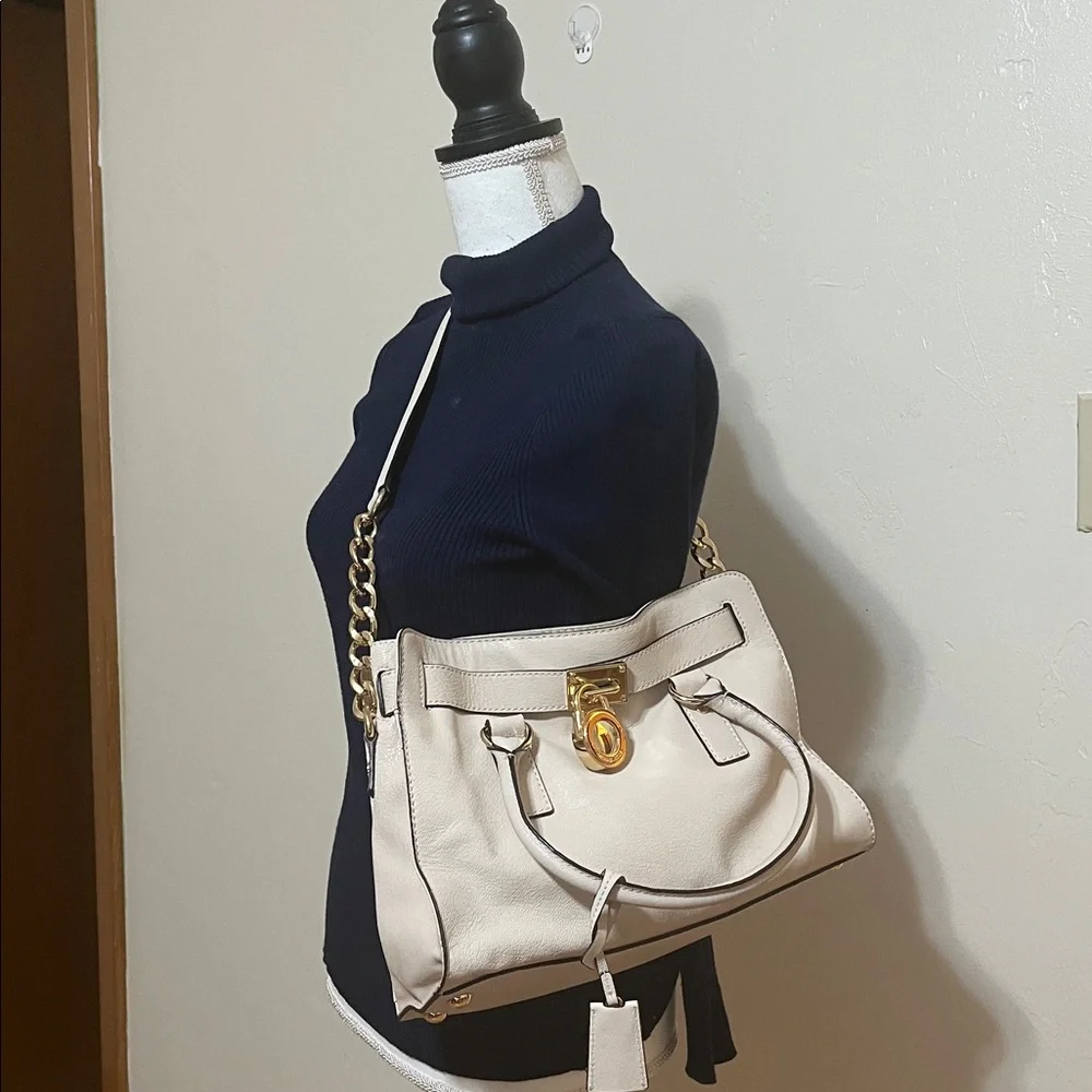 Michael Kors Hamilton Crossbody -Cream - Picture 4 of 9
